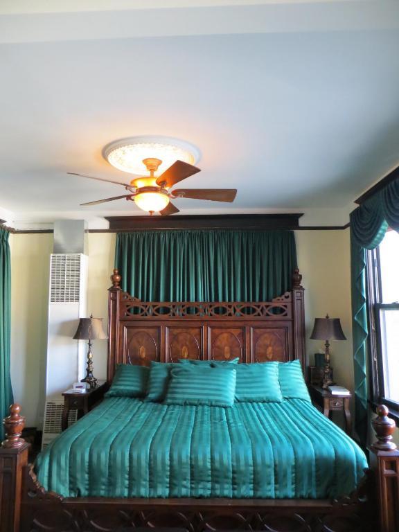 The Polo Inn Bridgeport U.S.A. Чикаго Экстерьер фото