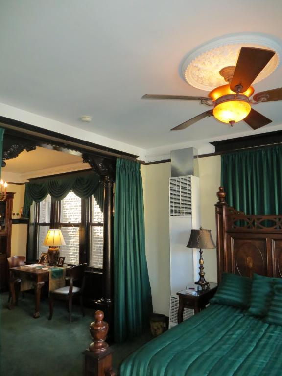 The Polo Inn Bridgeport U.S.A. Чикаго Экстерьер фото