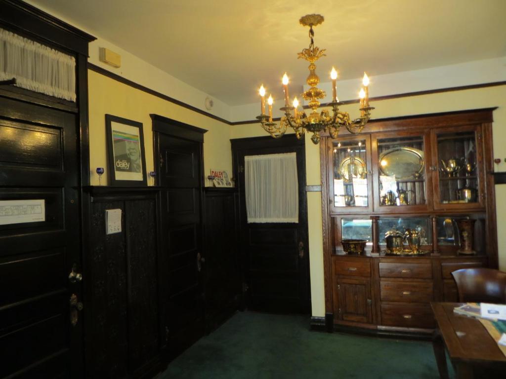 The Polo Inn Bridgeport U.S.A. Чикаго Экстерьер фото