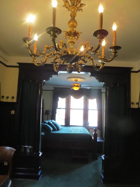 The Polo Inn Bridgeport U.S.A. Чикаго Экстерьер фото