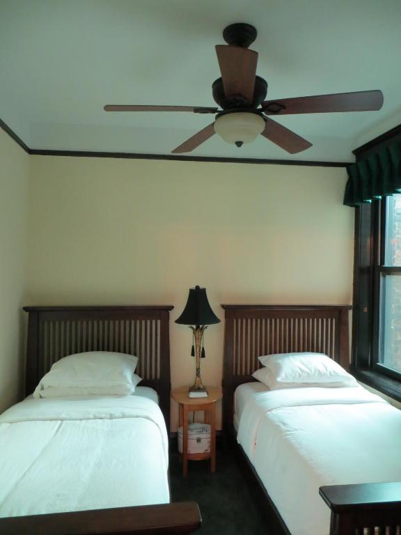 The Polo Inn Bridgeport U.S.A. Чикаго Экстерьер фото