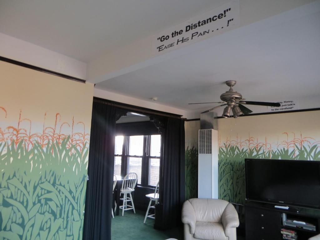 The Polo Inn Bridgeport U.S.A. Чикаго Экстерьер фото